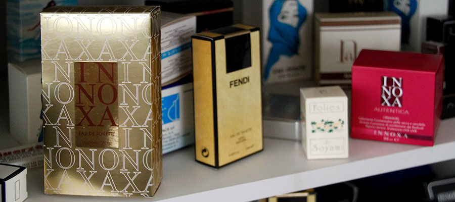 La Società Litografica Melegari produce stampati cartotecnici ed opera principalmente nei settori della cosmetica, profumeria e moda.